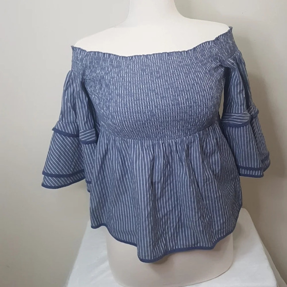 American Eagle smocked bell sleeve  top - Picture 3 of 8